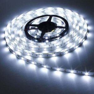 Πλήρες Σετ 5 μέτρων LED Cool White Αδιάβροχης Αυτοκόλλητης Ταινίας 60SMD 4,8W,m 12V Super Bright με τροφοδοτικό