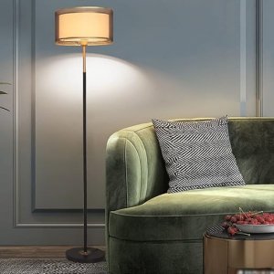 Επιδαπέδιο Φωτιστικό Μαύρο με Μαύρο Αμπαζούρ και Χρυσές Λεπτομέρειες – HomeTheory