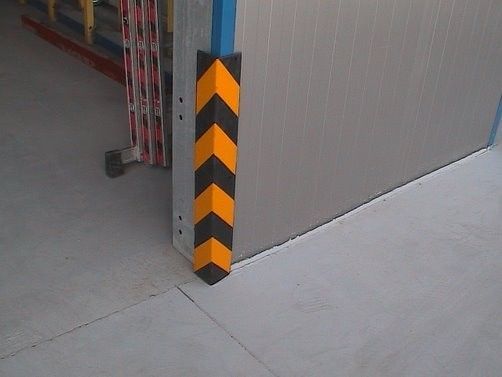 Γωνιά Προστασίας από Ελαστικό Στρογγυλεμένης Ακμής Πάχους 20mm