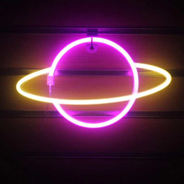 LED Επιτοίχιο Διακοσμητικό Φωτιστικό Neon με Τροφοδοσία USB ή Μπαταρίες με Σχέδιο Πλανήτης Κρόνος σε Ροζ και Κίτρινο Χρώμα LED Επιτοίχιο Διακοσμητικό Φωτιστικό Neon με Τροφοδοσία USB ή Μπαταρίες με Σχέδιο Πλανήτης Κρόνος σε Ροζ και Κίτρινο Χρώμα