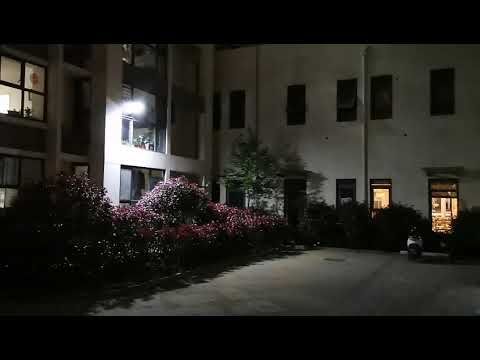 Ηλιακό Αδιάβροχο Φωτιστικό LED 100W Εξωτερικού Χώρου με Φωτοβολταϊκό Πάνελ, Ανιχνευτή κίνησης PIR, Αισθητήρα Φωτός & Τηλεκοντρόλ