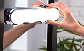 Φορητό Φωτιστικό Μπάρα με 4 LED για Καθρέπτη Μακιγιάζ Τουαλέτας με Βεντούζες - Studio Glow Makeup Light