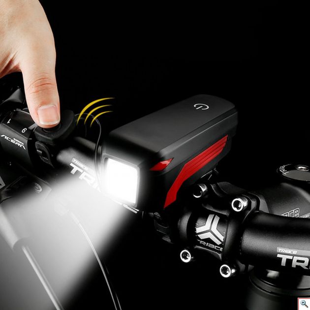 Το σετ περιέχει ισχυρή επαναφοτιζόμενη κόρνα 140dB, με 5 διαφορετικούς ήχους που ενσωματώνει και ειδικό φακό - εμπρόσθιο λαμπτήρα πορείας LED υψηλής πραγματικής φωτεινότητας 350 Lumens για το τιμόνι του ποδηλάτου και πολύχρωμο φωτάκι οπισθοπορείας 7 λειτουργιών για να σας βλέπουν και από πίσω.