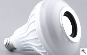 Λάμπα LED με ηχείο και σύνδεση bluetooth που αλλάζει χρώματα και παίζει μουσική
