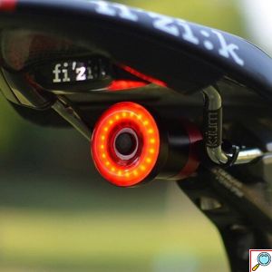 ENFITNIX LED Έξυπνο Επαναφορτιζόμενο Αδιάβροχο Οπίσθιο Φως Ποδηλάτου με Αισθητήρα Φρεναρίσματος & Αυτόματη Λειτουργία