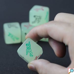 Ερωτικό Παιχνίδι - Ζάρια Ερωτικών Στάσεων που Φωσφορίζουν στο Σκοτάδι