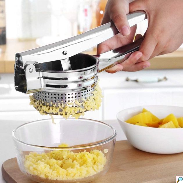 Εργονομική Μεταλλική Ισχυρή Πρέσα Πουρέ για Πατάτες, Φρούτα ή Λαχανικά - Πολτοποιητής / Αποχυμωτής με Μεγάλο Δοχείο 9x9x6,5εκ - Potato Ricer Press Masher