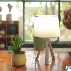 Μοντέρνο Επιτραπέζιο Φωτιστικό – Πορτατίφ για Ντουί E14 40W με Λευκό Καπέλο και Ξύλινη Βάση Aigostar