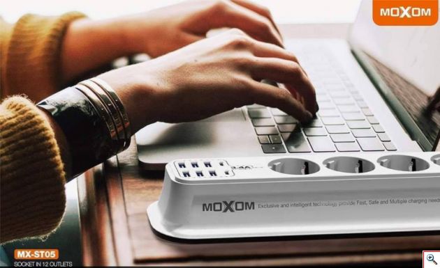 Πολύμπριζο Ασφαλείας με 4 Σούκο & 8 USB Θύρες 3.4Α 17W Moxom - Μαύρο