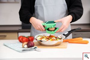 Σετ Πολυκόφτης Φρούτων & Λαχανικών με 8 Επιφάνειες Κοπής & Τάπερ Αποθήκευσης - Professional Dicer 8 in 1