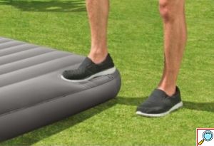 INTEX Φουσκωτό Στρώμα Ύπνου με Ενσωματωμένη Τρόμπα Ποδιού & Βελουτέ Υφή 99 x 191cm