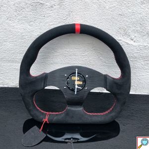 Αγωνιστικό Τιμόνι 320mm σε Σχήμα D με Μαύρη Σουέντ Επένδυση και Κόκκινη Ραφή - OMP