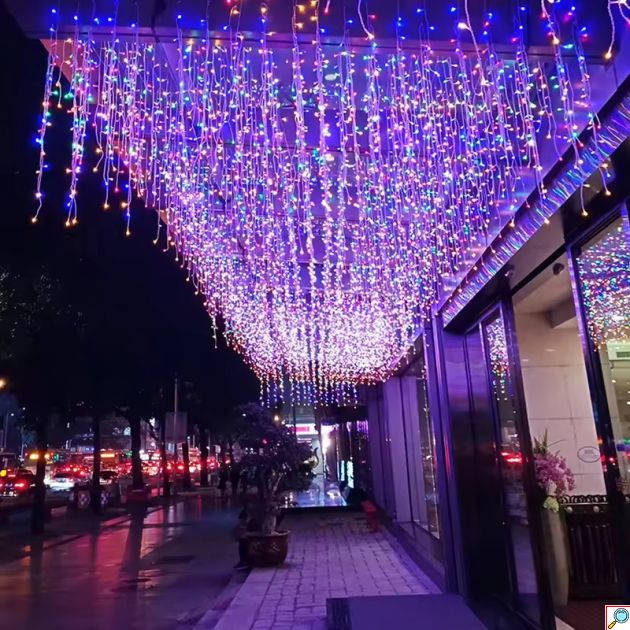Χριστουγεννιάτικα Λαμπάκια Βροχή 300 LED Πολύχρωμου Φωτισμού - 4,4m