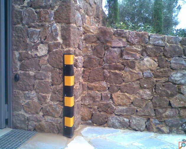 Γωνιά Προστασίας από Ελαστικό Στρογγυλεμένης Ακμής Πάχους 20mm