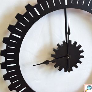 Μαύρο Ασύμμετρο Ρολόι Τοίχου Γρανάζι από Υψηλής Ποιότητας Ξύλο 50x59cm