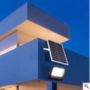 LED Ηλιακός Επαναφορτιζόμενος Προβολέας 30W Ανθεκτικός στο Νερό IP65 με Αισθητήρα Κίνησης & Τηλεχειρισμό GD-830