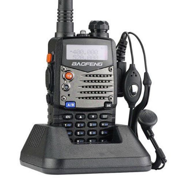 Ασύρματος Φορητός Dual Band Πομποδέκτης VHF/UHF Baofeng με Μικροακουστικό, Βάση Φόρτισης & Φακό LED - 2-Way Walkie Talkie