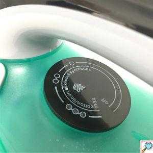 Ηλεκτρικό Σίδερο Ατμού 2200W με Αντικολλητική Πλάκα